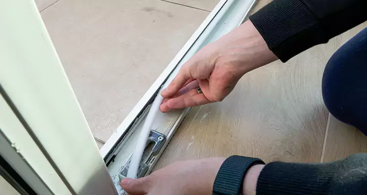 Garage Door Off Track Repair in The Crossings, FL