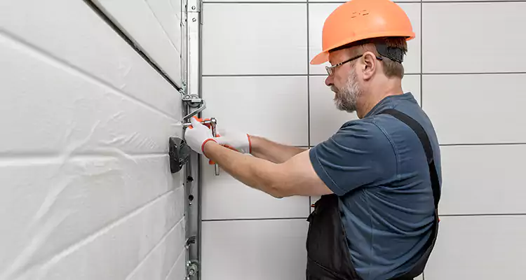 Emergency Garage Door Repair in The Crossings, FL