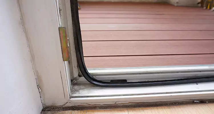 Why Choose Us for Leaking Sliding Glass Door Repair in The Crossings, FL?